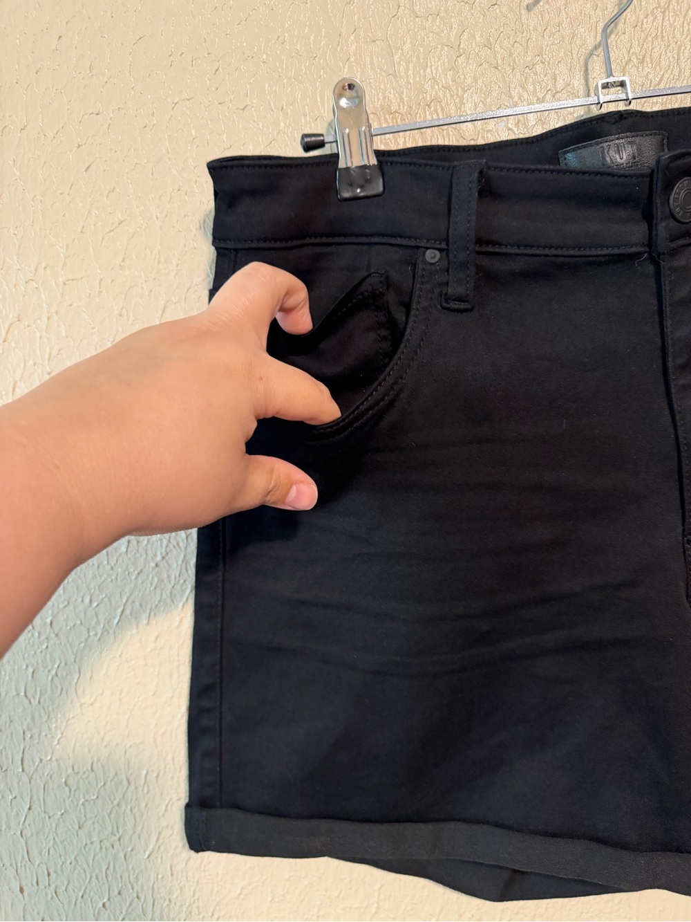Kut From The Kloth Gidget Rollup Black Short Size 10 Super Stretchy - Picture 6 of 7